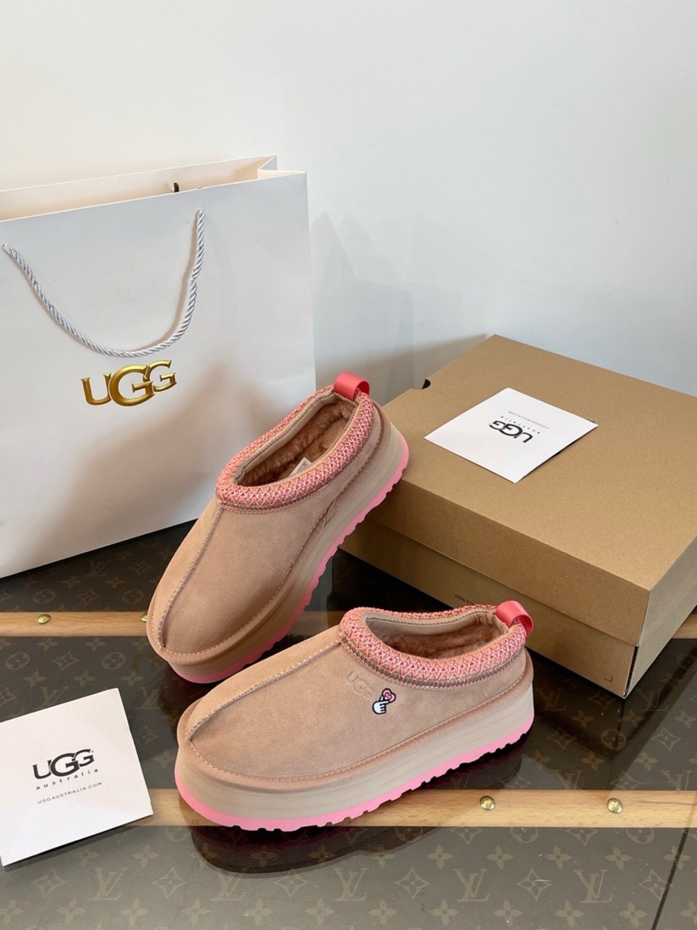 New in Box Women's UGG Tazz Love '25 Valentine's Day Slides